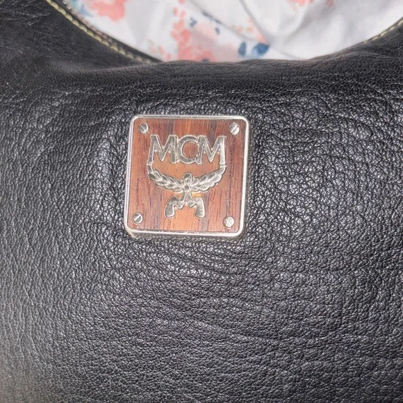 EXTREMELY RARE MCM Black Leather Shoulder Bag with Braided Strap and Gold Accent - Picture 2 of 8